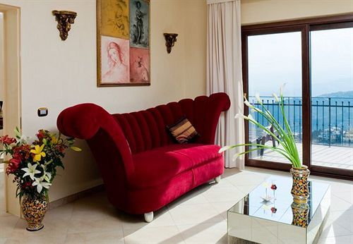 Angela Hotel 4*